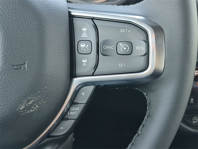 Vehicle image 28 of 32