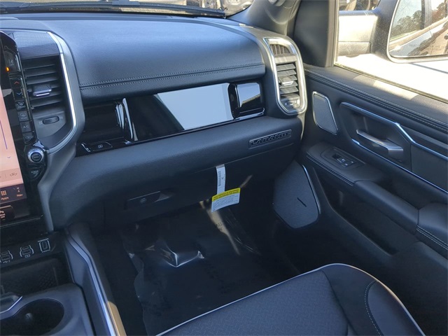 Vehicle image 16 of 32
