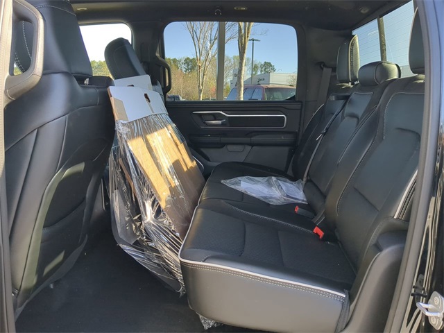 Vehicle image 13 of 32