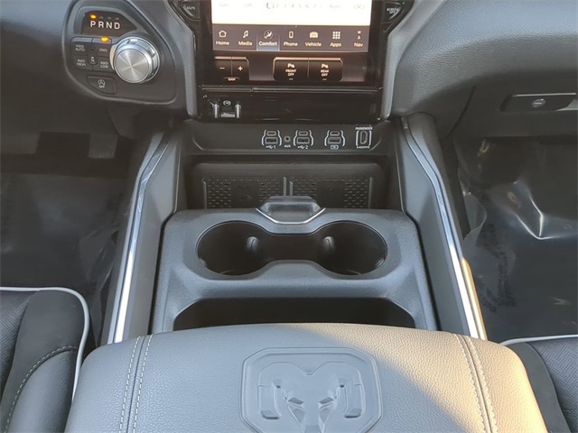 Vehicle image 18 of 32