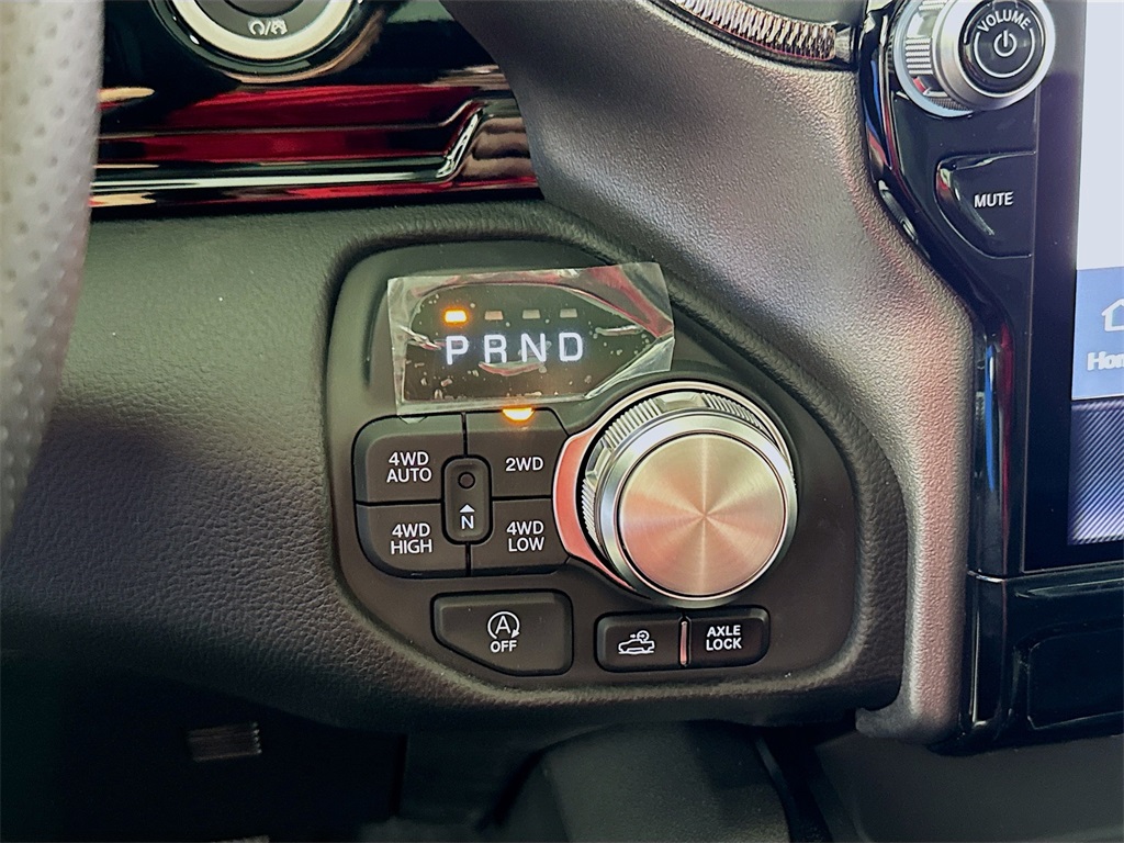 Vehicle image 16 of 40