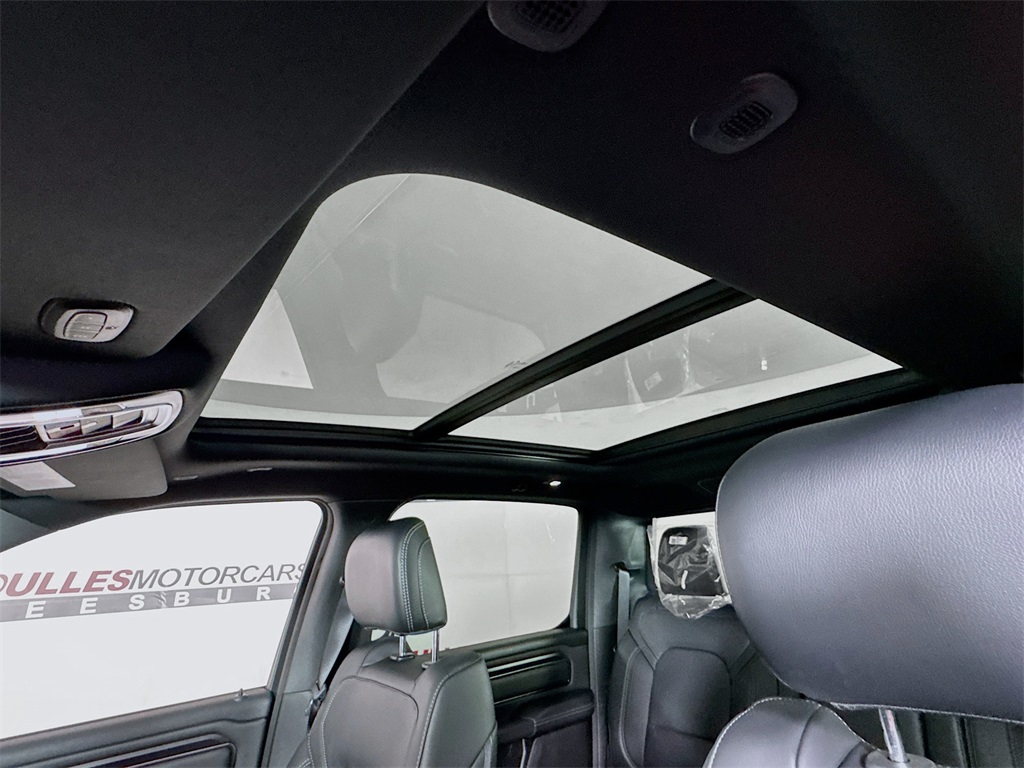 Vehicle image 22 of 40