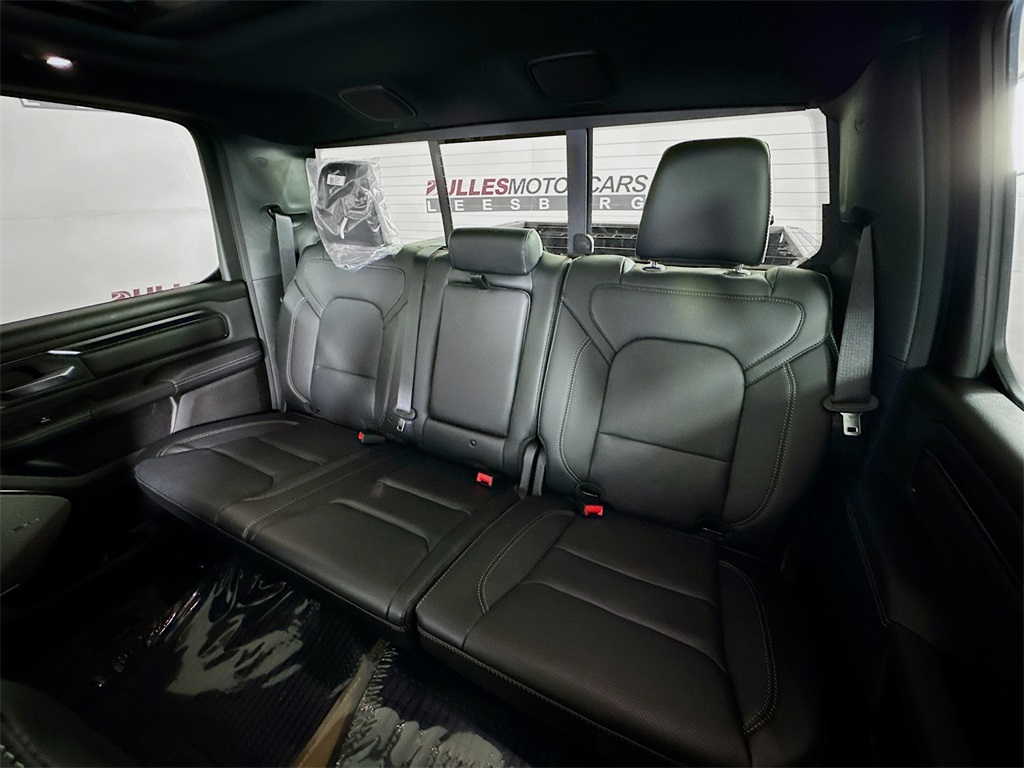 Vehicle image 25 of 40