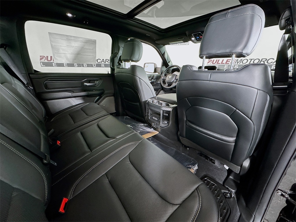 Vehicle image 27 of 40