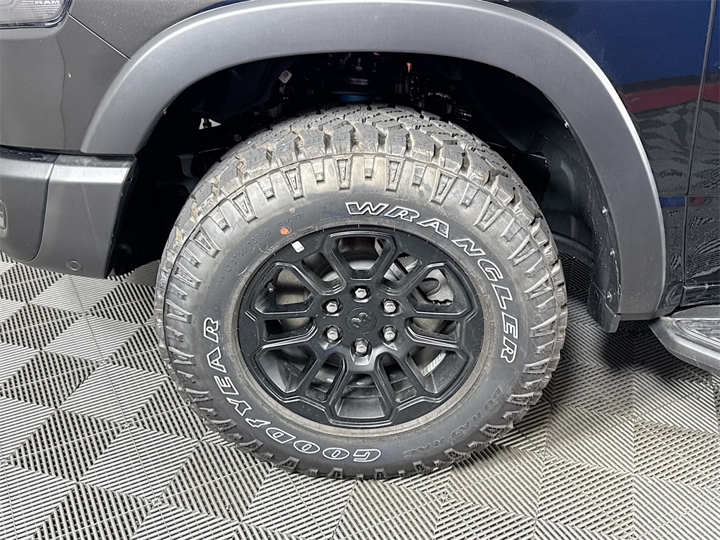 Vehicle image 31 of 40