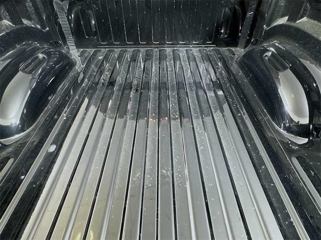 Vehicle image 26 of 40