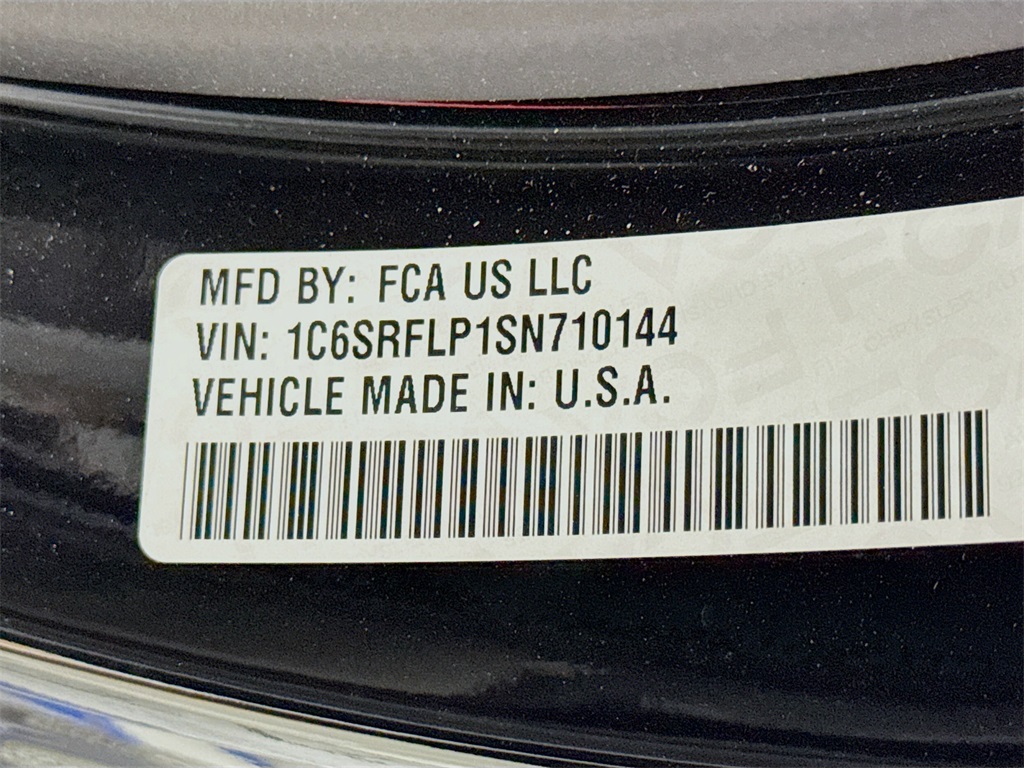 Vehicle image 32 of 40
