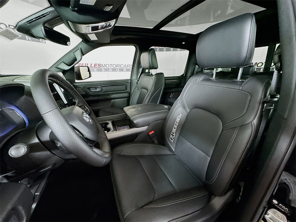 Vehicle image 21 of 40