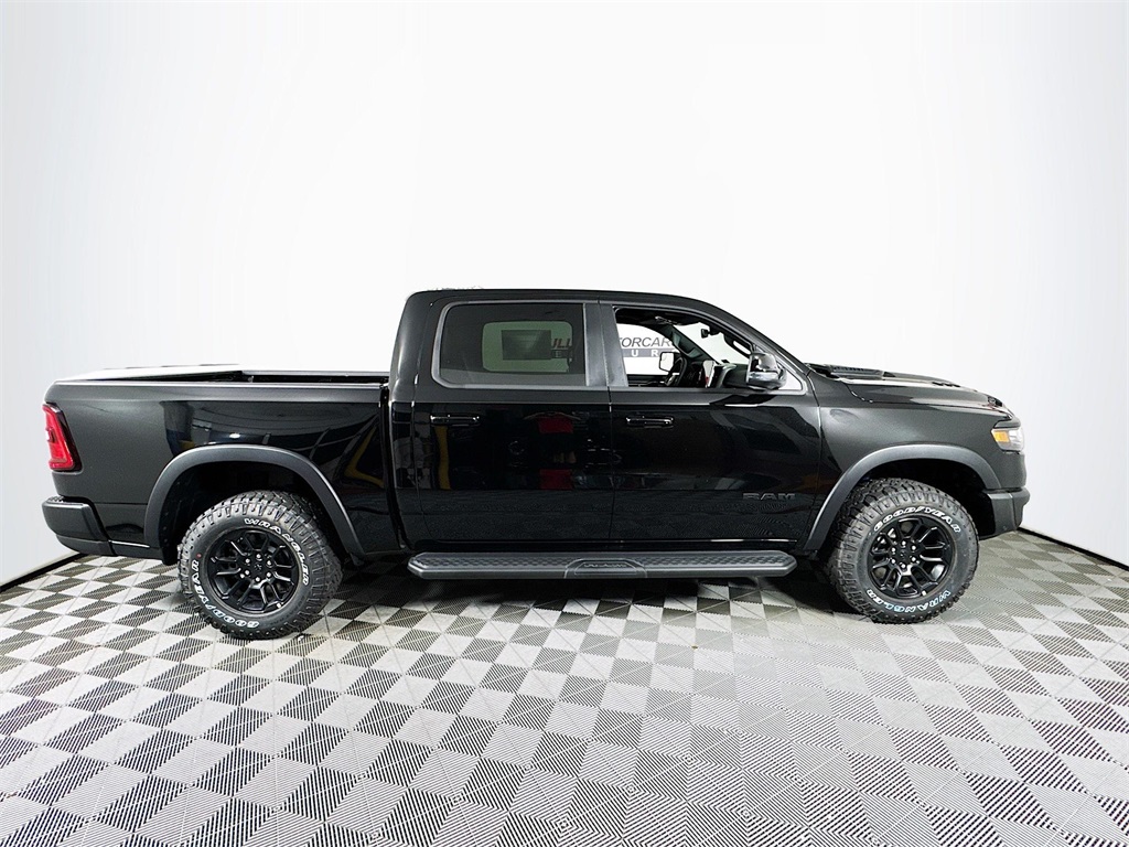 Vehicle image 4 of 40