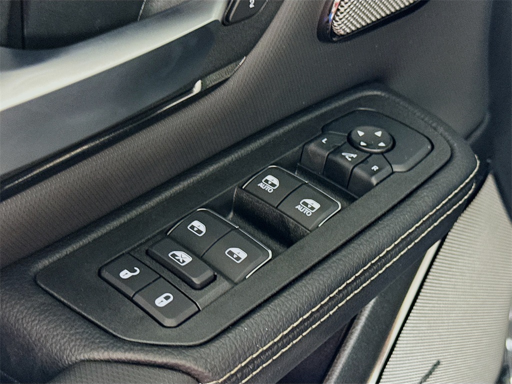 Vehicle image 17 of 40