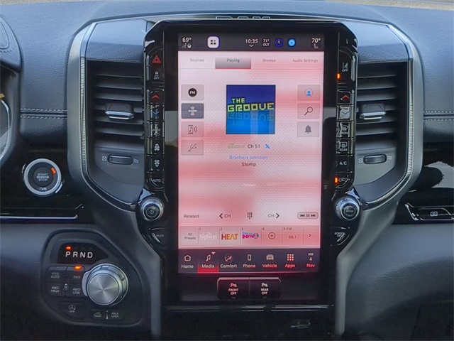 Vehicle image 17 of 33