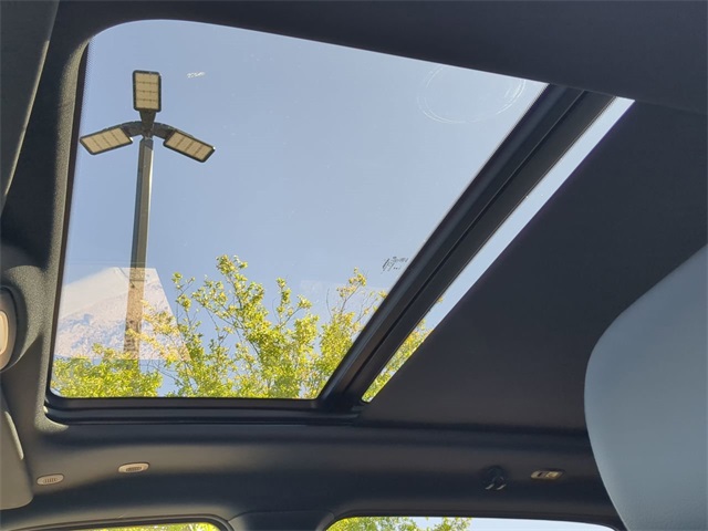 Vehicle image 20 of 33