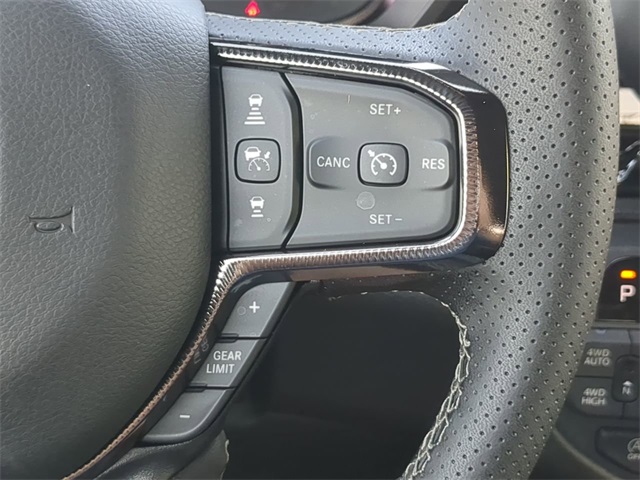 Vehicle image 28 of 33