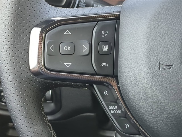 Vehicle image 27 of 33