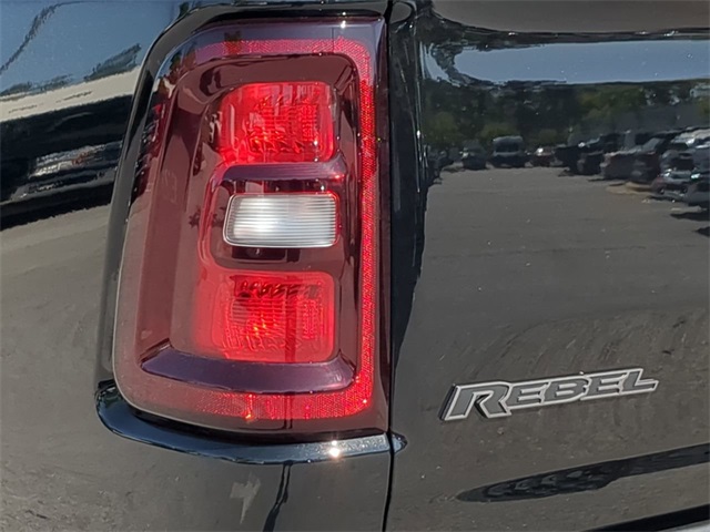 Vehicle image 12 of 33