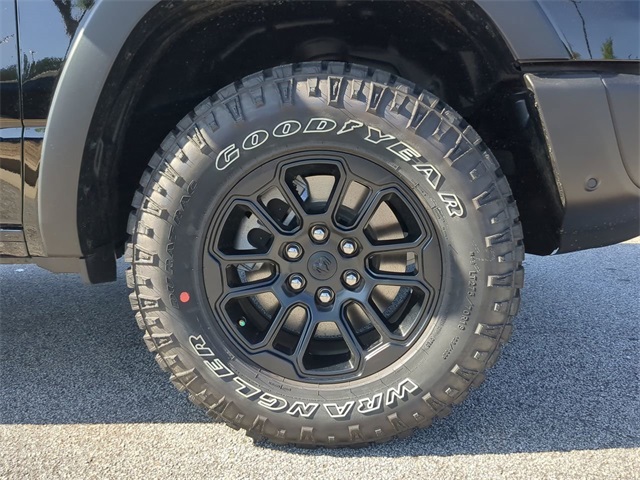 Vehicle image 10 of 33