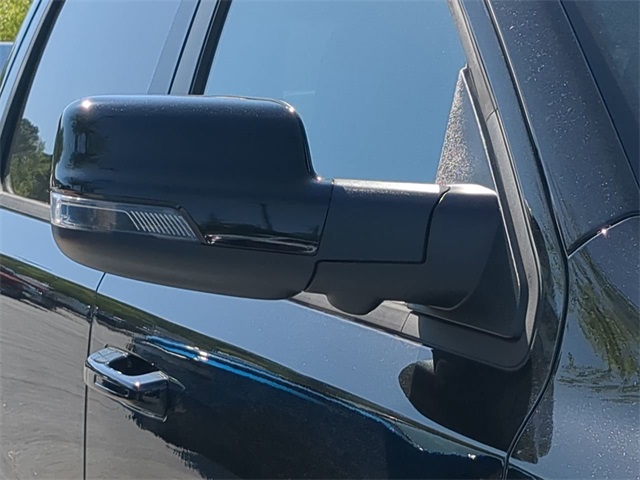 Vehicle image 11 of 33