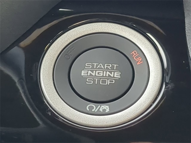 Vehicle image 32 of 33