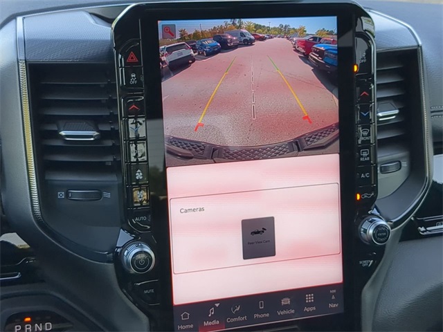 Vehicle image 22 of 33