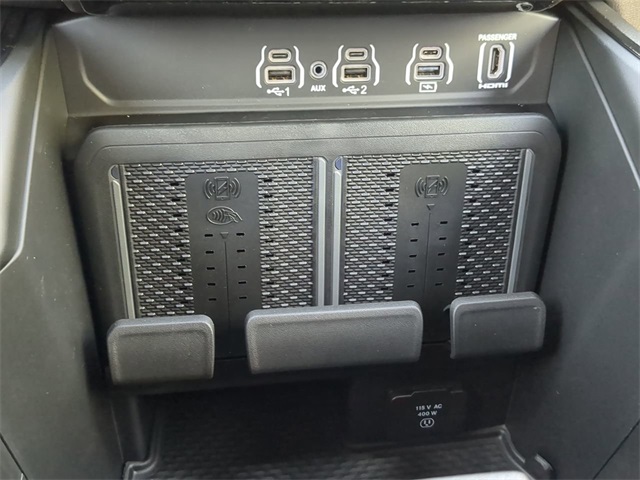 Vehicle image 24 of 33