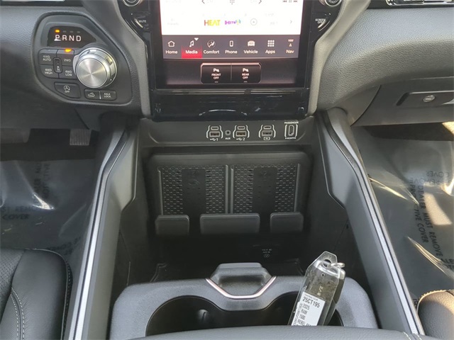 Vehicle image 18 of 33