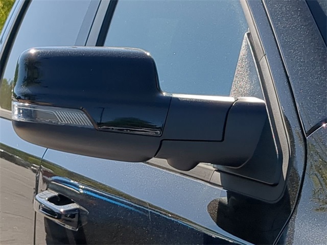 Vehicle image 11 of 33