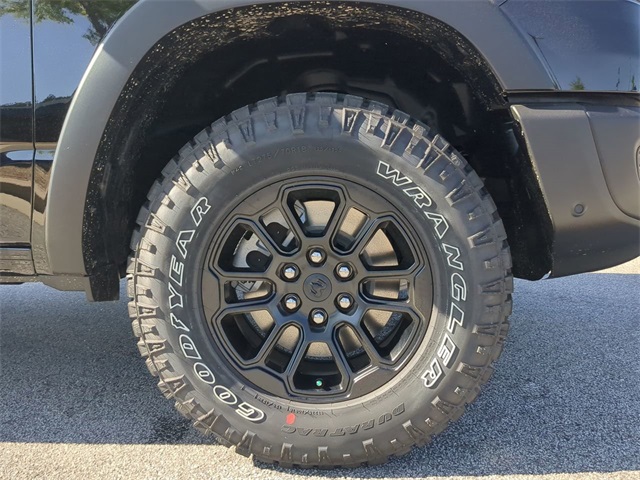 Vehicle image 10 of 33