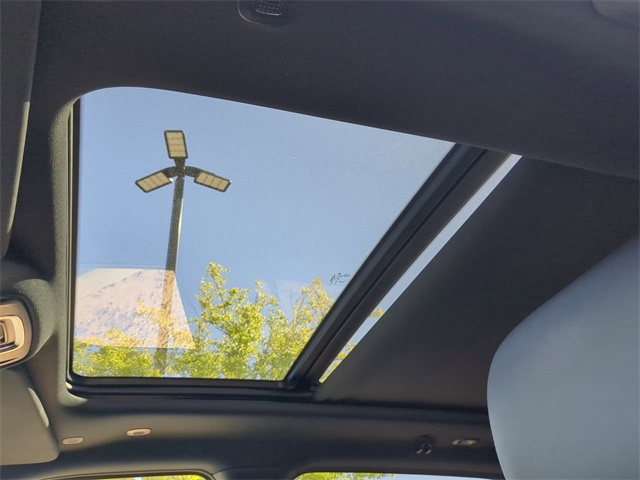 Vehicle image 20 of 33