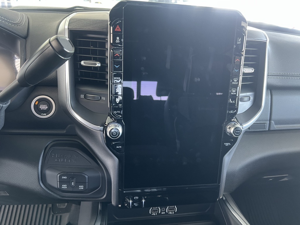 Vehicle image 12 of 31