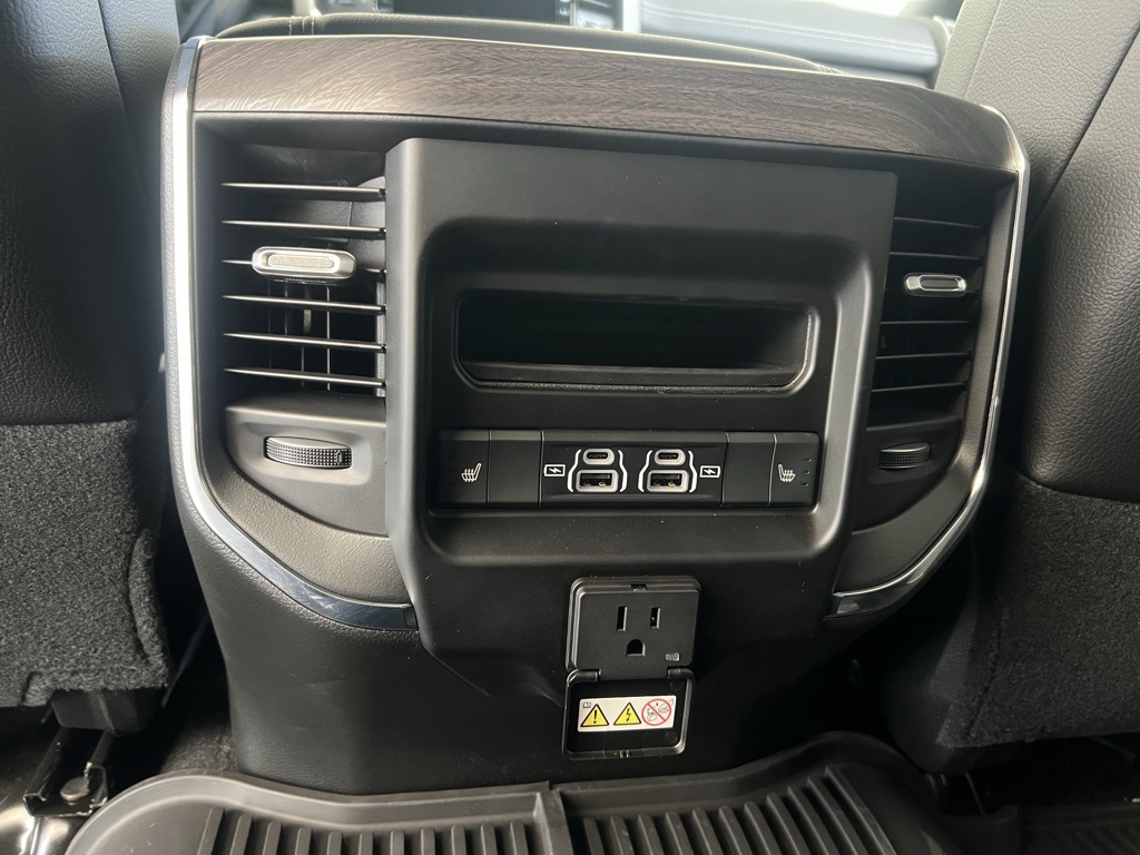 Vehicle image 18 of 31