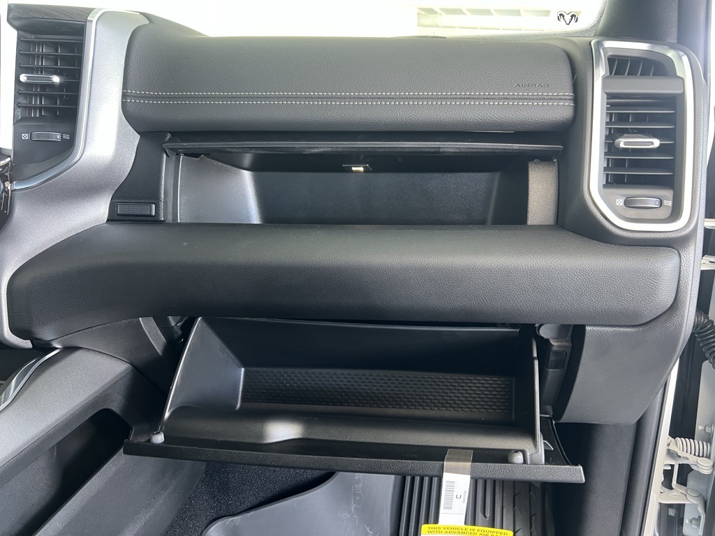 Vehicle image 25 of 31