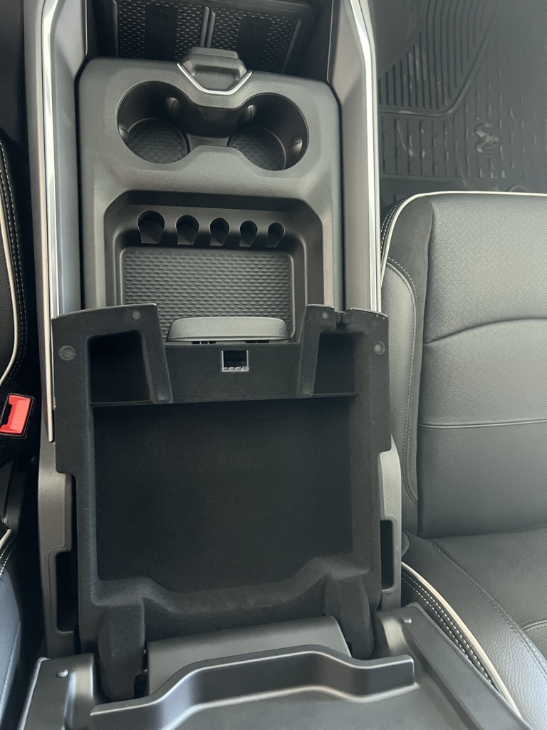 Vehicle image 14 of 31