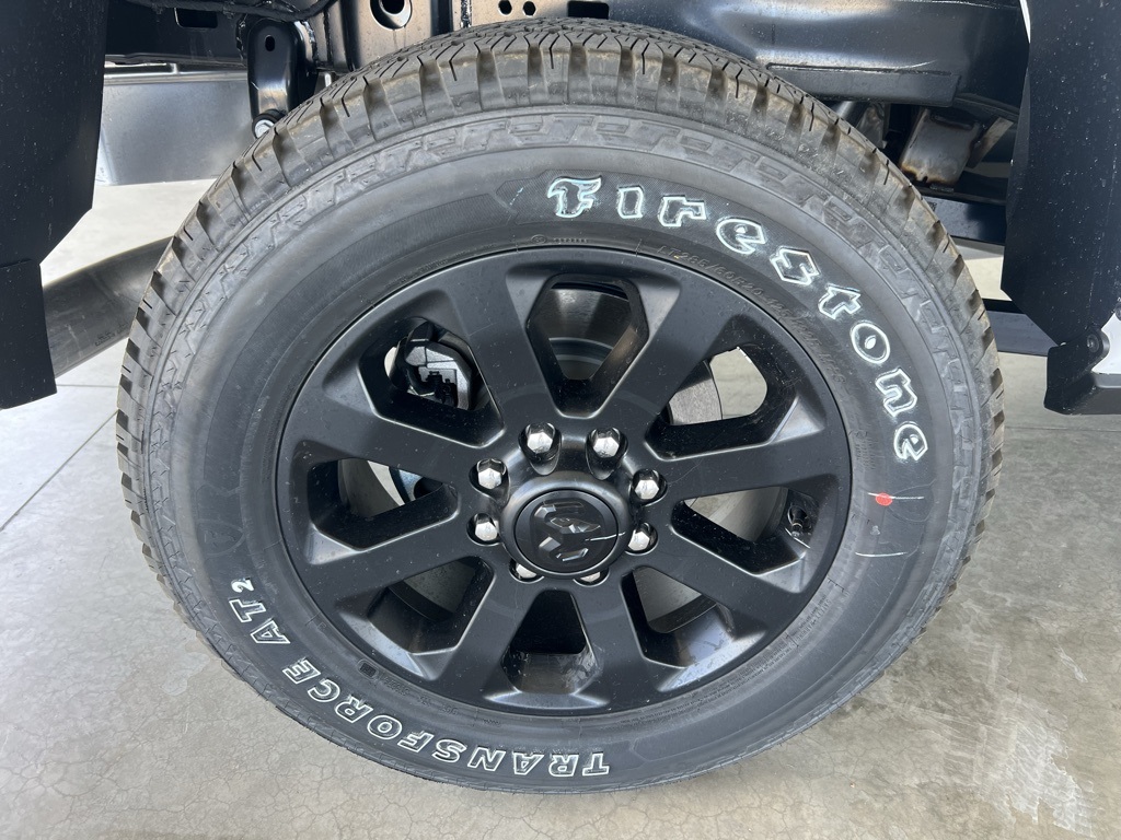 Vehicle image 27 of 31