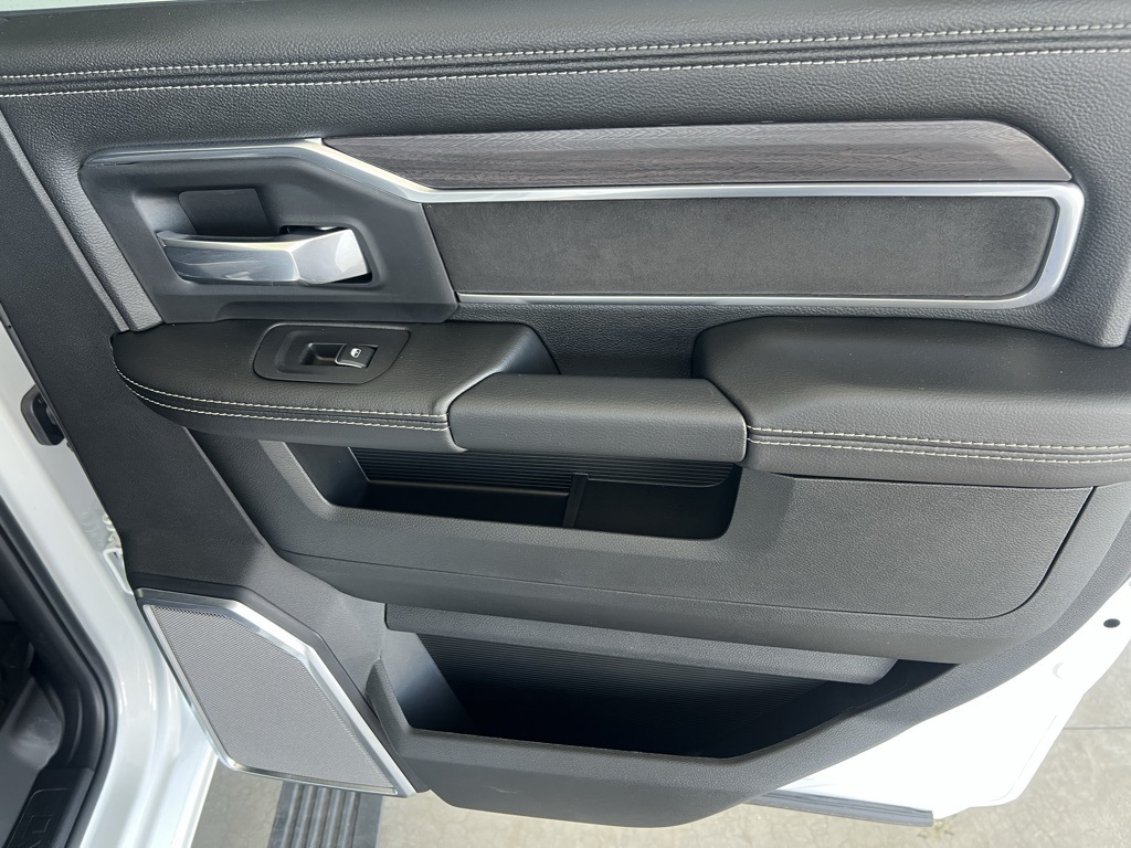 Vehicle image 20 of 31