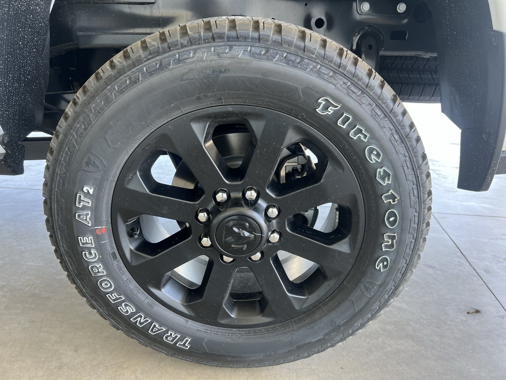 Vehicle image 28 of 31