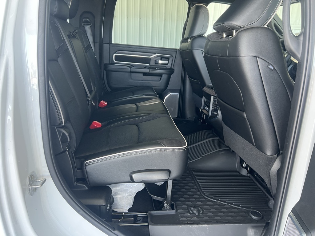 Vehicle image 21 of 31