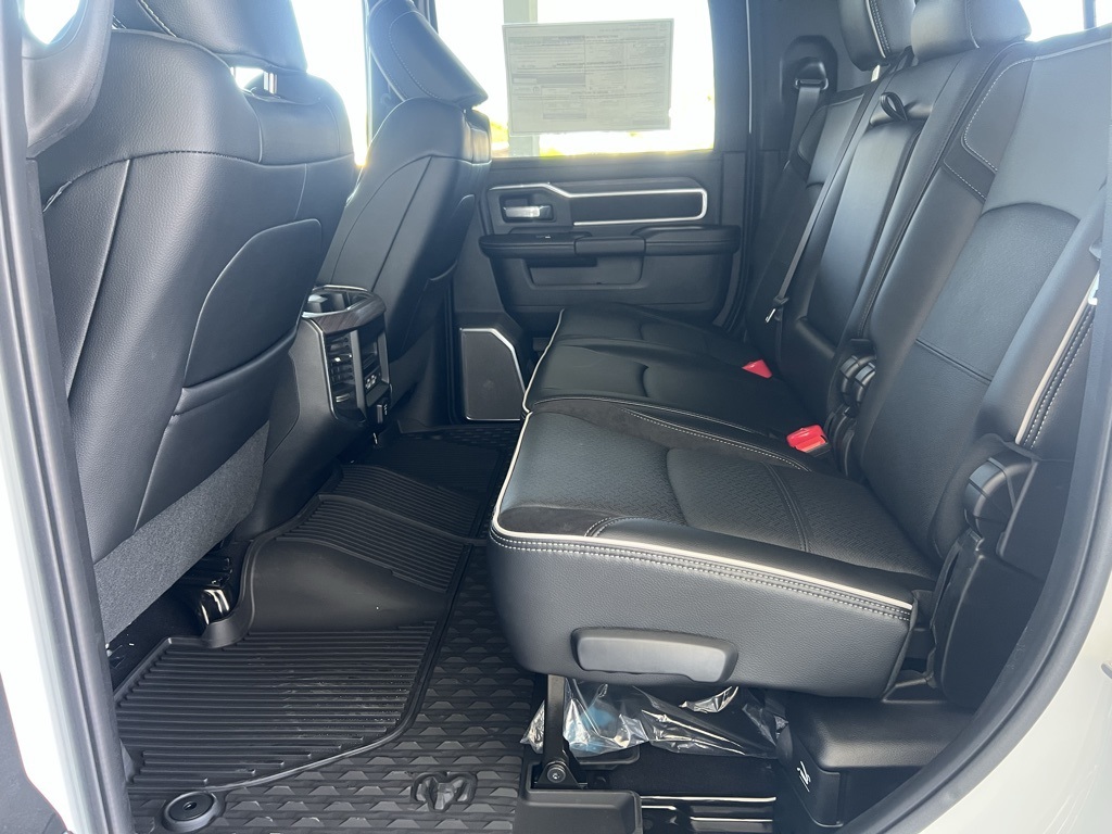 Vehicle image 17 of 31