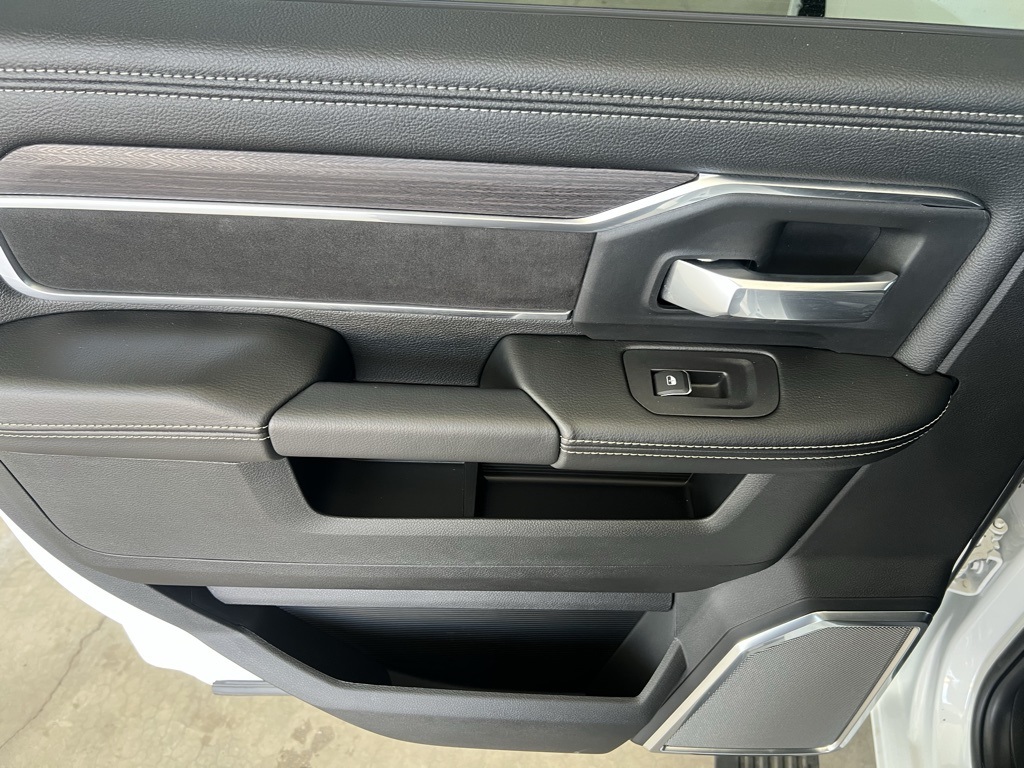 Vehicle image 16 of 31