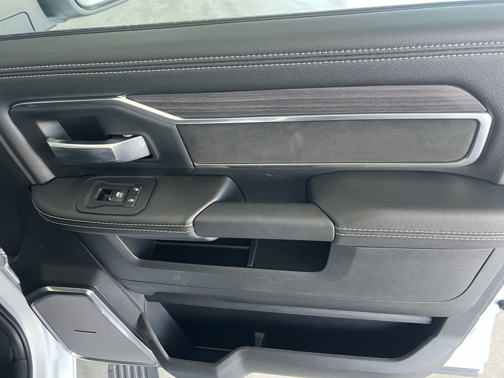 Vehicle image 22 of 31