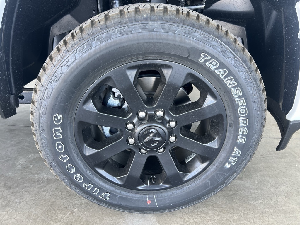 Vehicle image 26 of 31