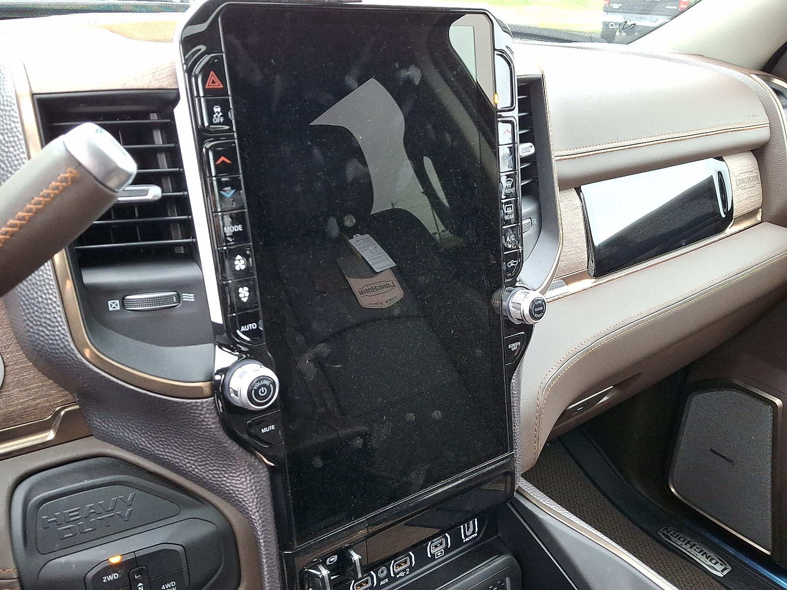 Vehicle image 17 of 23