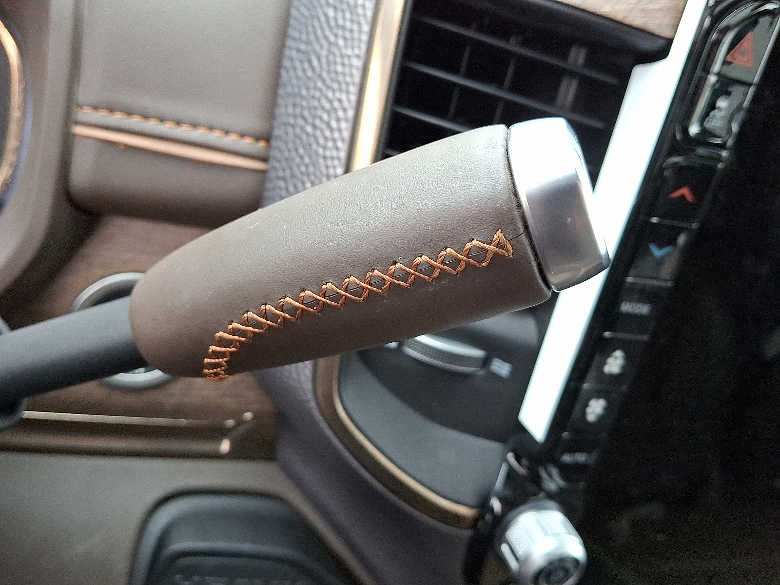 Vehicle image 18 of 23