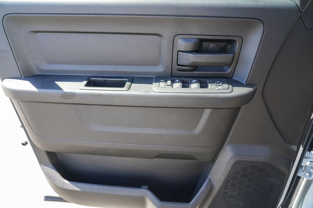 2025 Ram 2500 Tradesman Image 23 of 28