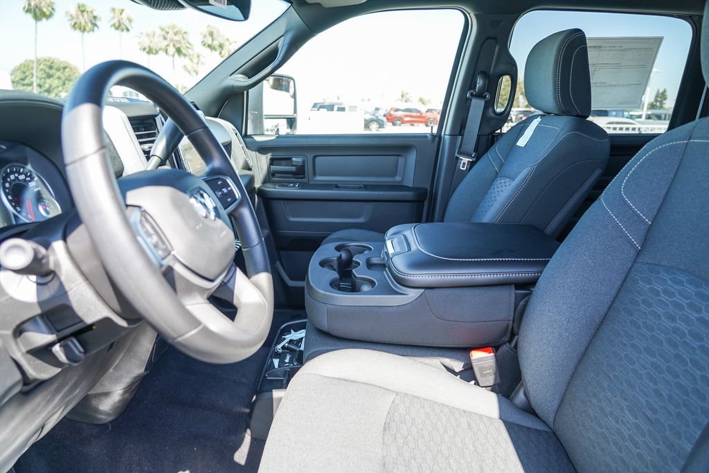 2025 Ram 2500 Tradesman Image 15 of 28