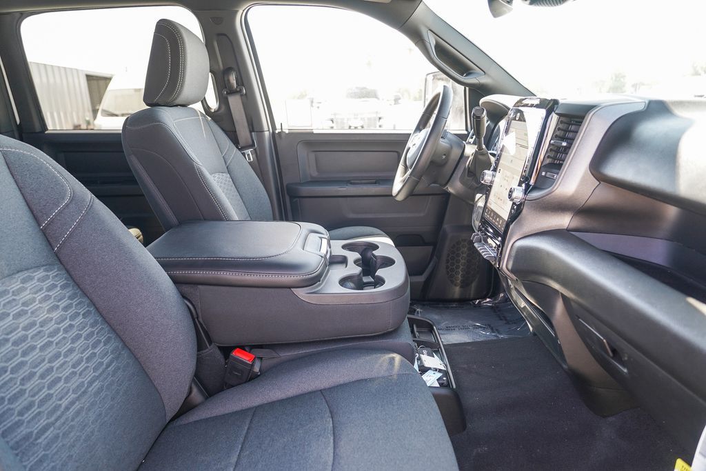 2025 Ram 2500 Tradesman Image 12 of 28