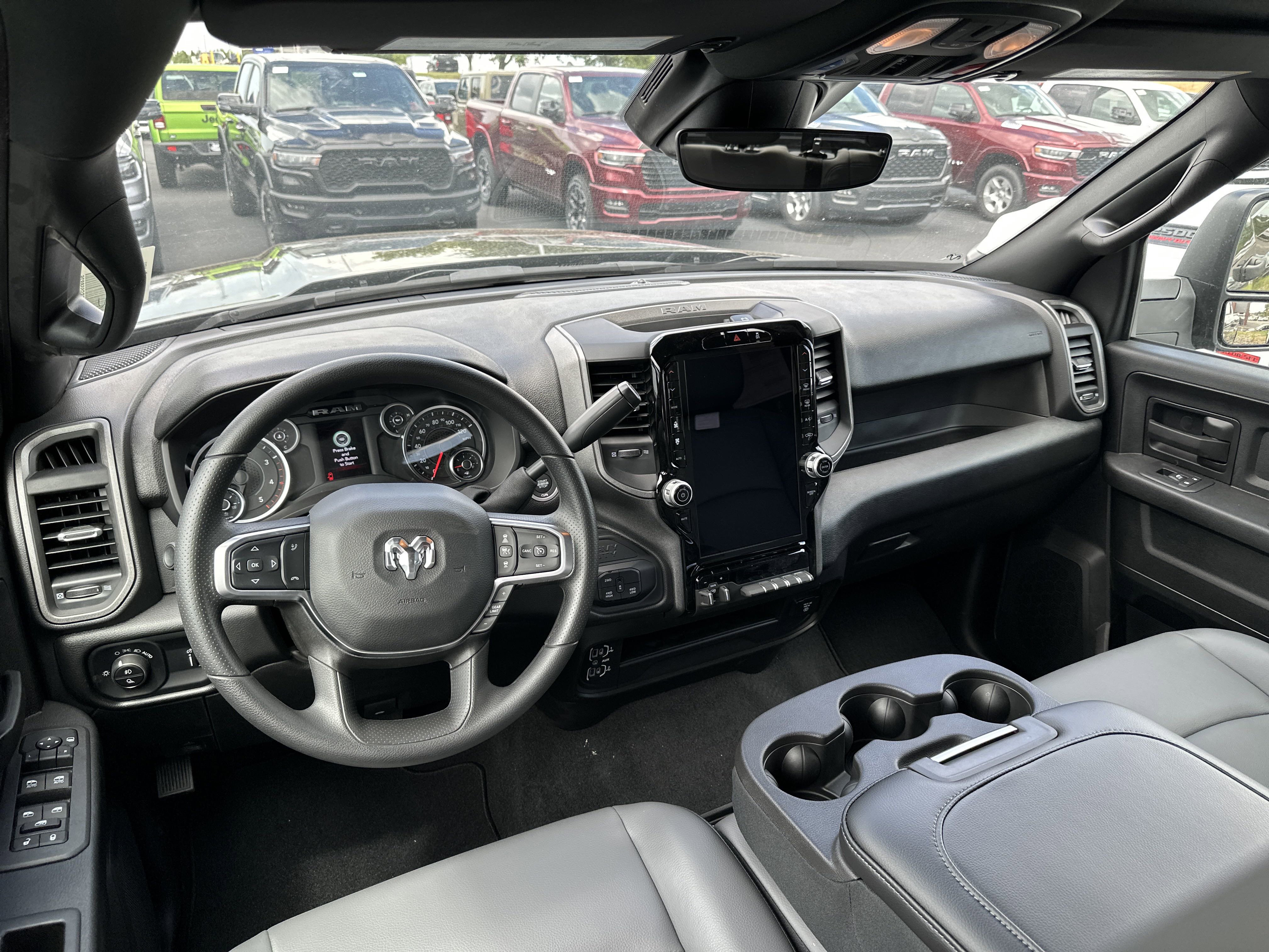 2025 Ram 2500 Tradesman Image 14 of 31