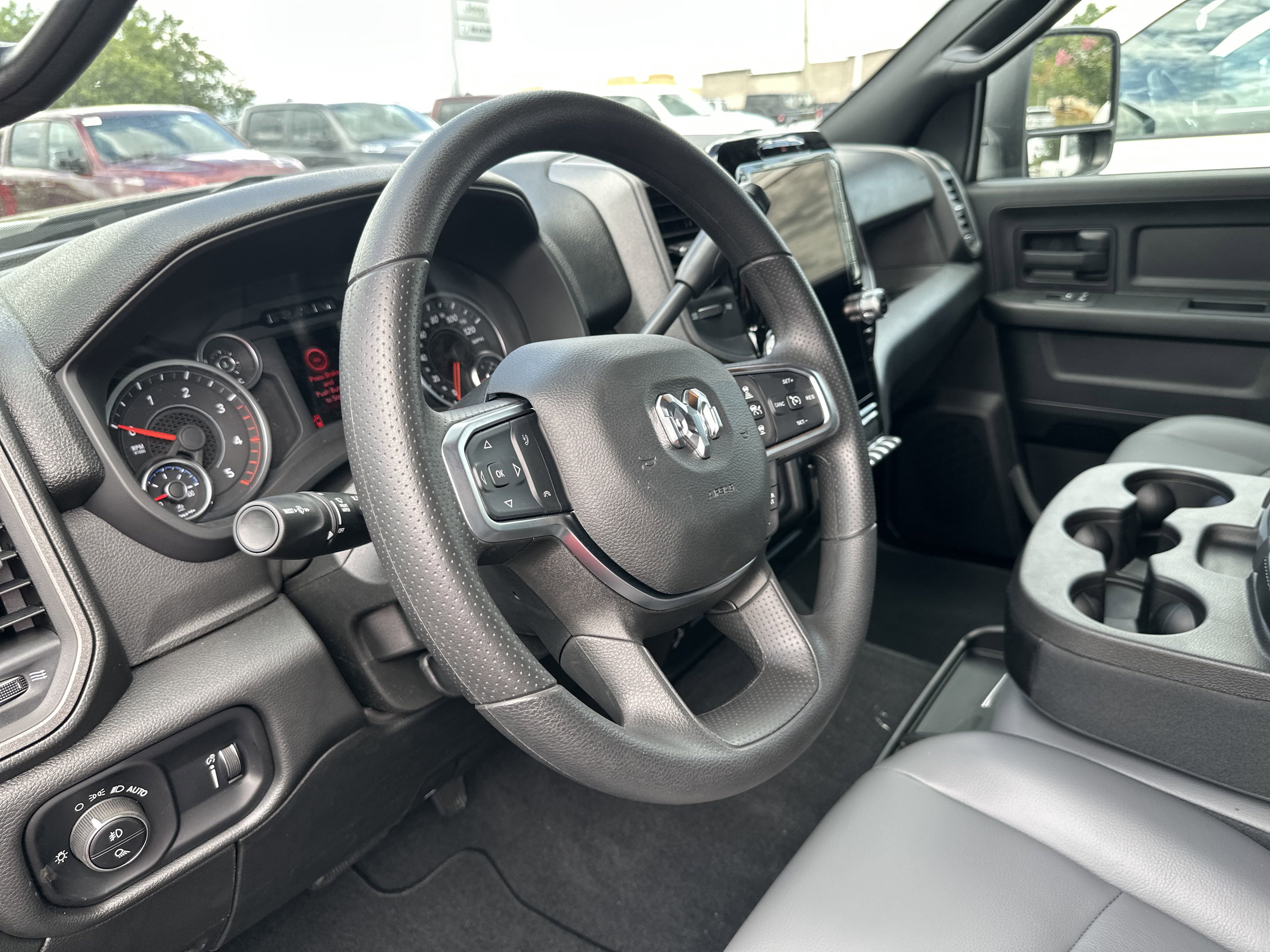 2025 Ram 2500 Tradesman Image 15 of 31