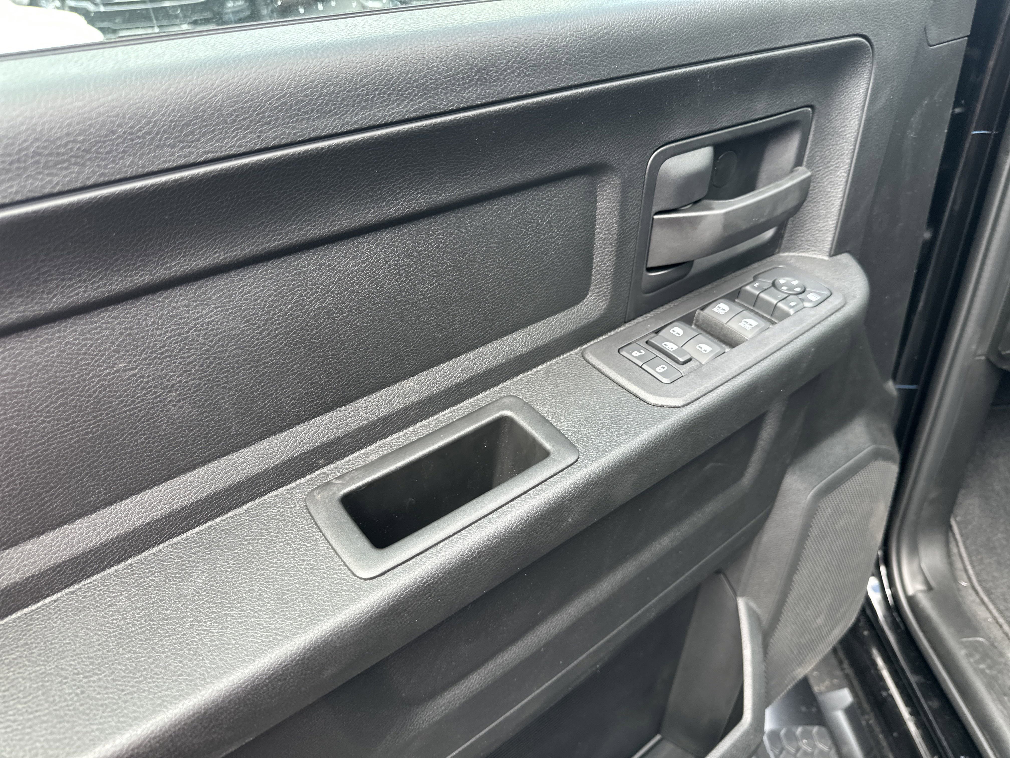 2025 Ram 2500 Tradesman Image 18 of 31