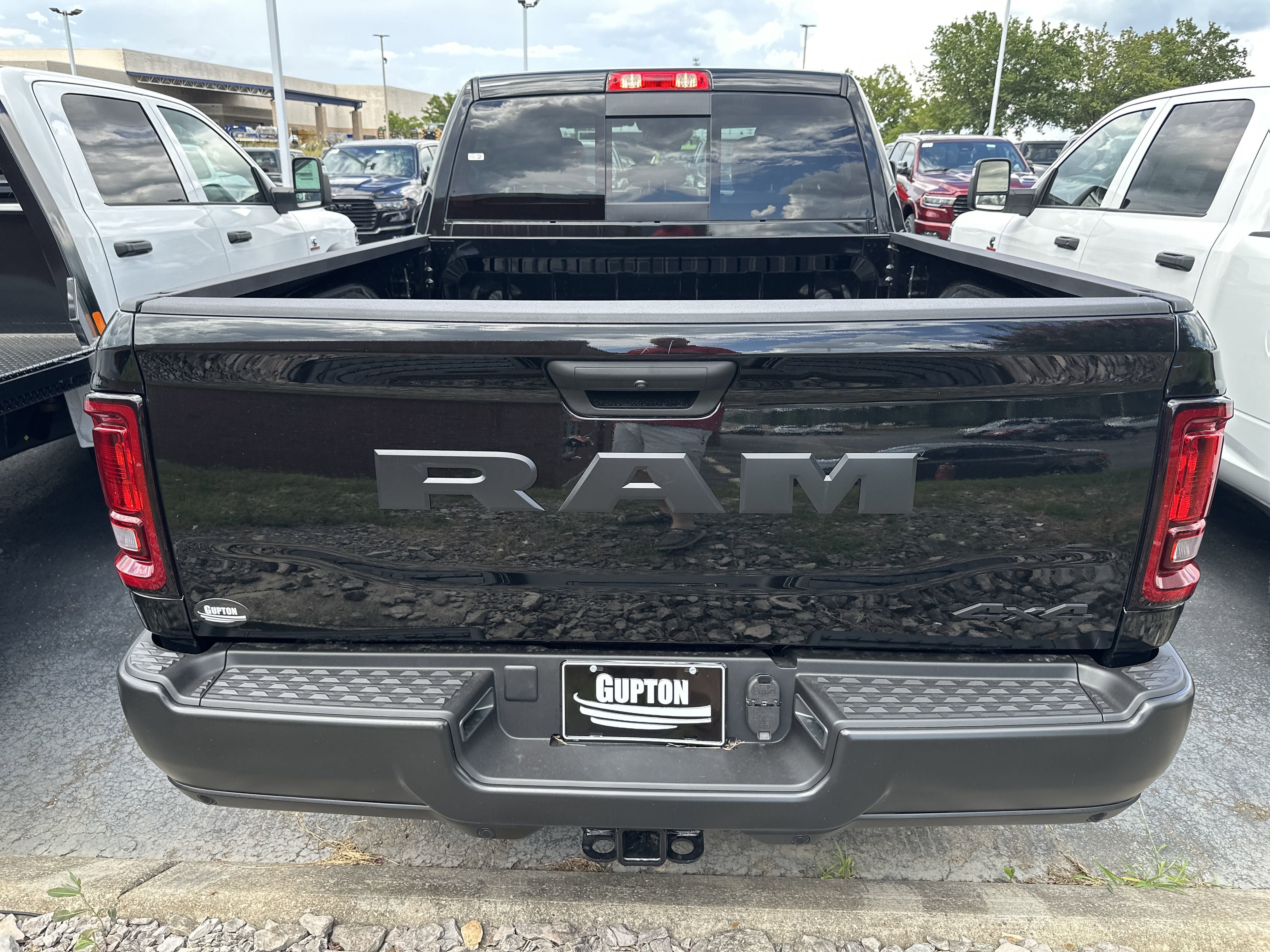 2025 Ram 2500 Tradesman Image 7 of 31