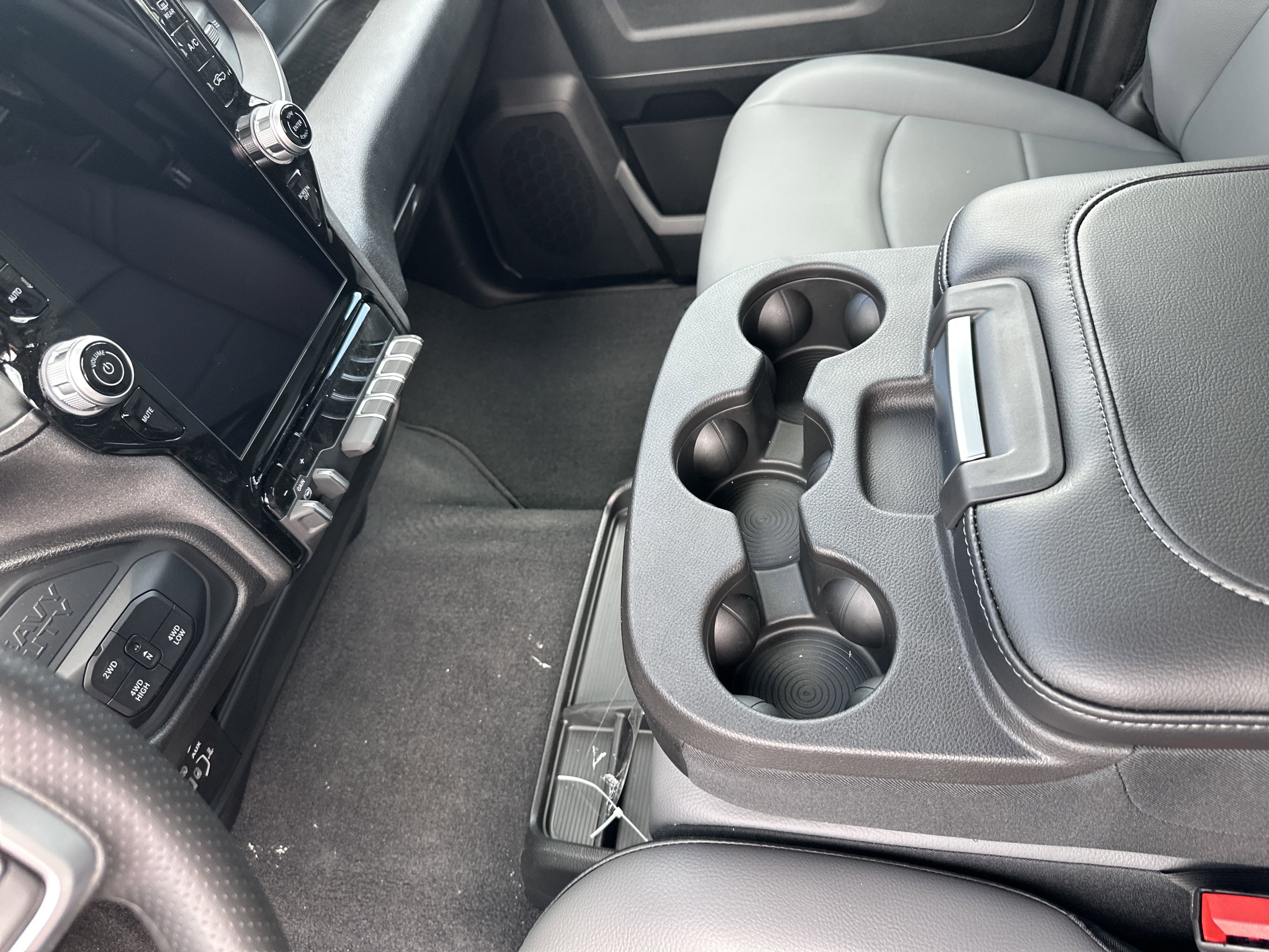 2025 Ram 2500 Tradesman Image 17 of 31